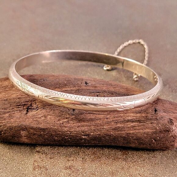 Vintage Sterling Engraved Hinge Bangle Bracelet - Picture 3 of 7